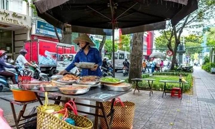 Tỏa Sáng Trên Mạng Xã Hội: Chuyên Gia Trang Điểm & Hotspot Matrix